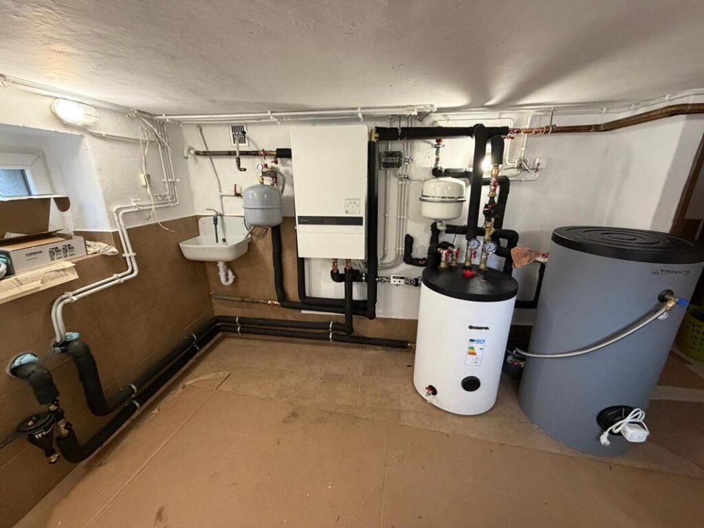 montaż pompy ciepła firmy Panasonic serii Aquarea L